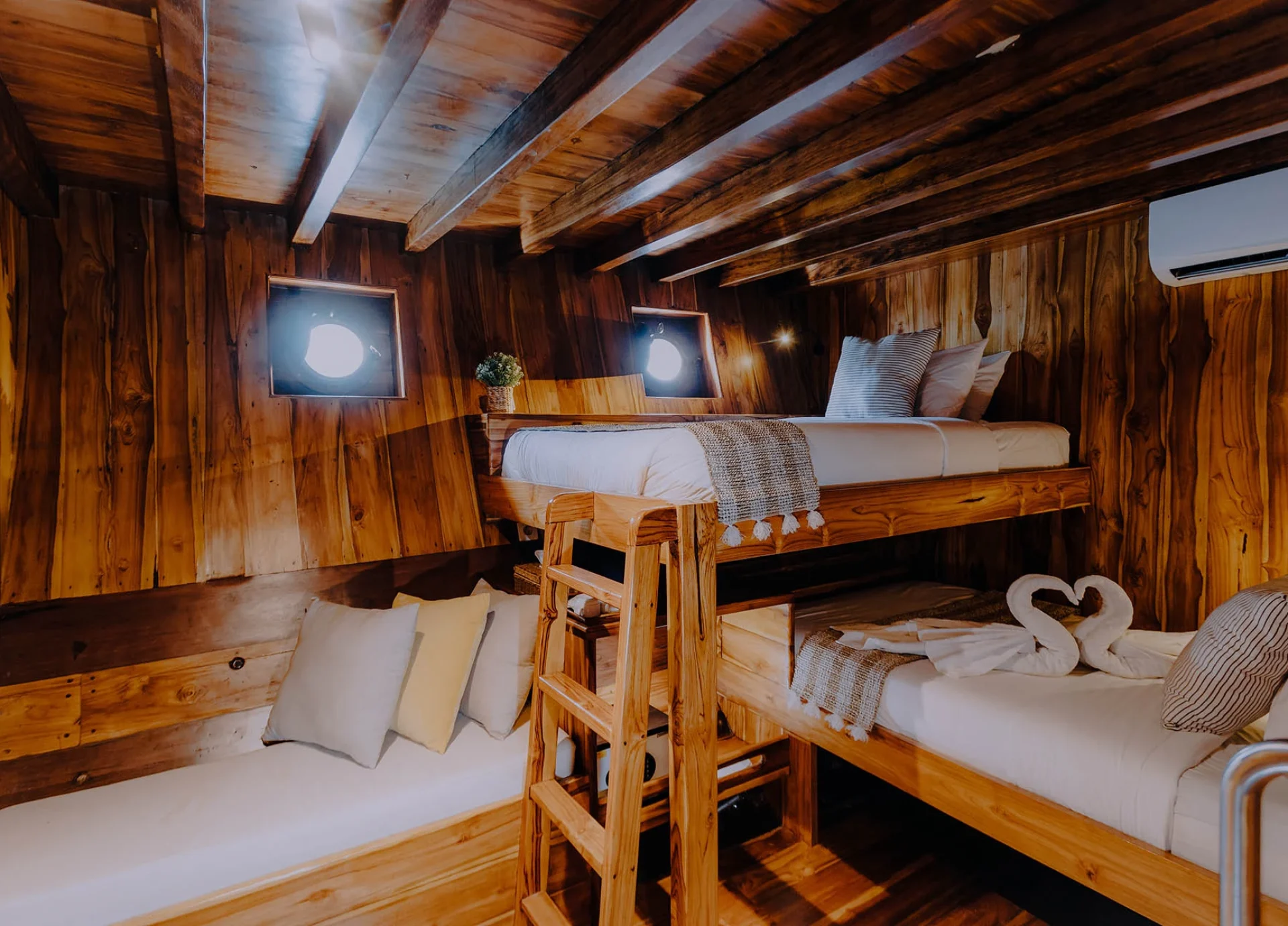 Doubel Beds Cabin_Andamari_2